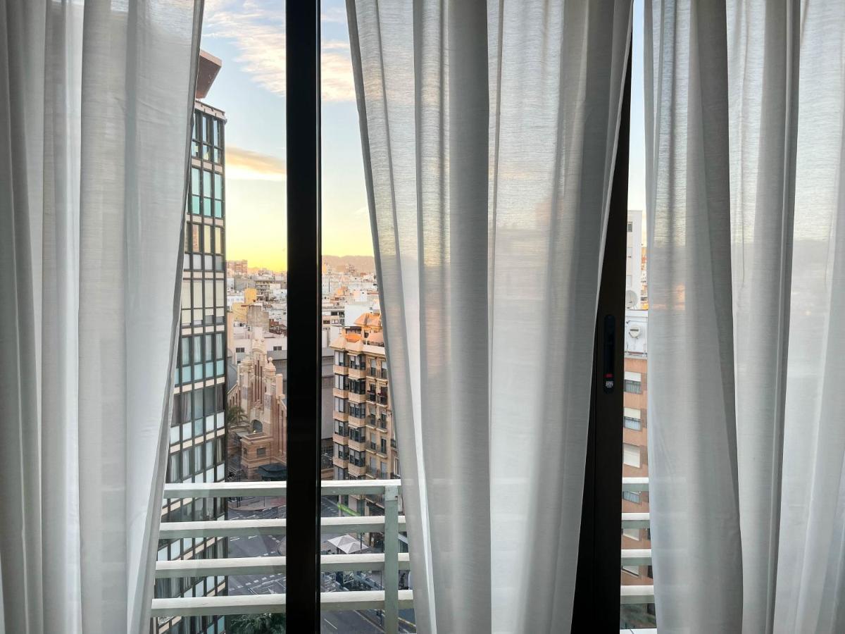 Amplio Apartamento En Pleno Corazon De Аликанте Екстериор снимка